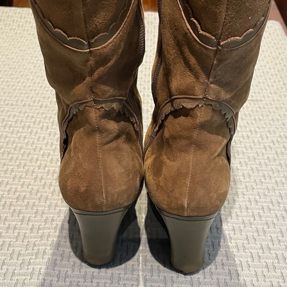 Vintage BCBG Mid-Calf Green Suede Wedge Boots With Zipper - Picture 14 of 15
